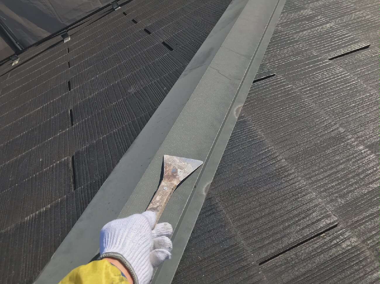 棟板金のケレン作業