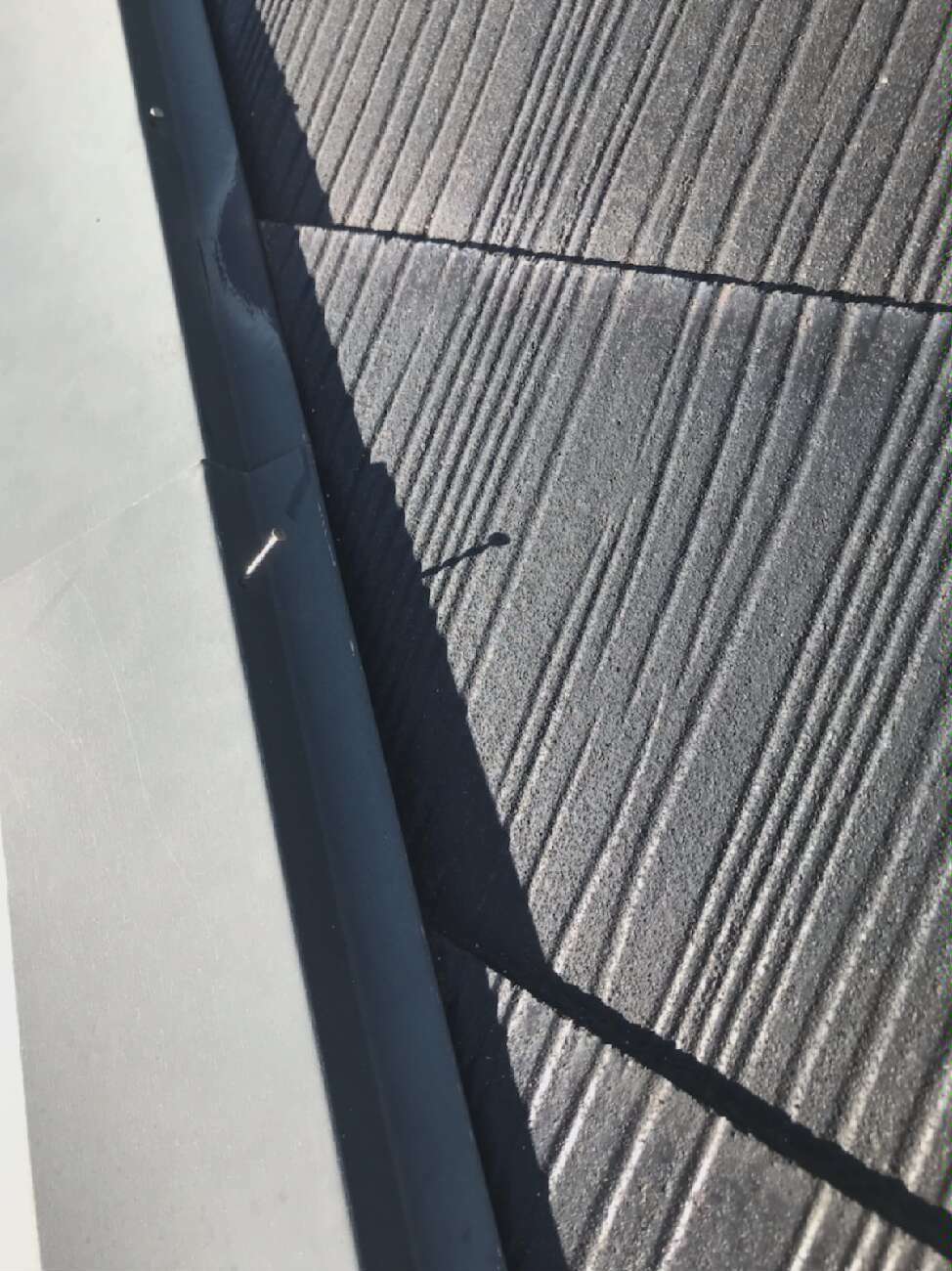 棟板金の釘の浮き