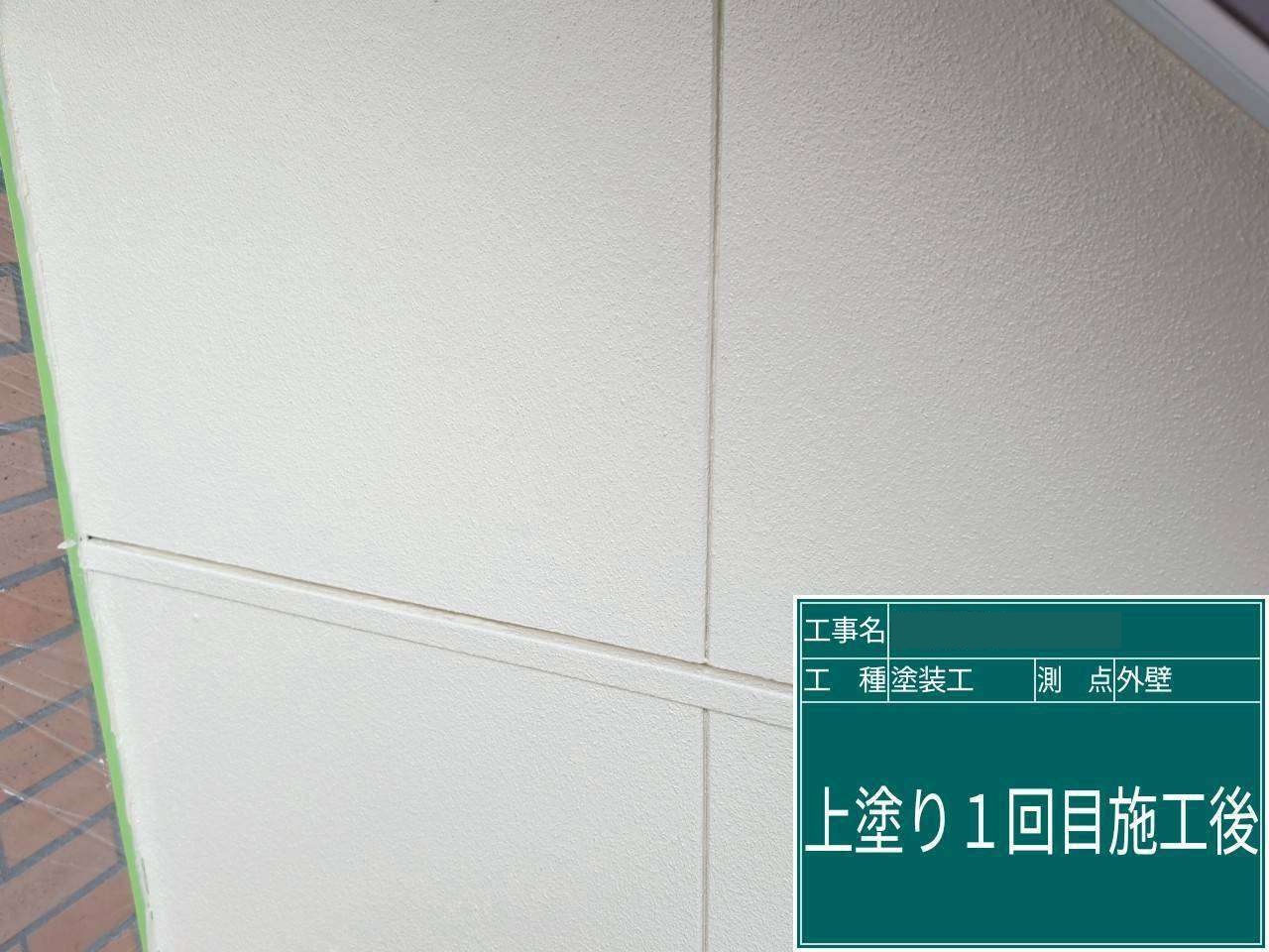 港区　外壁上塗り1回目の様子