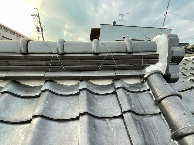 名古屋市南区で漆喰詰め直し工事、劣化が進んだ瓦屋根の雨漏り修理の完工