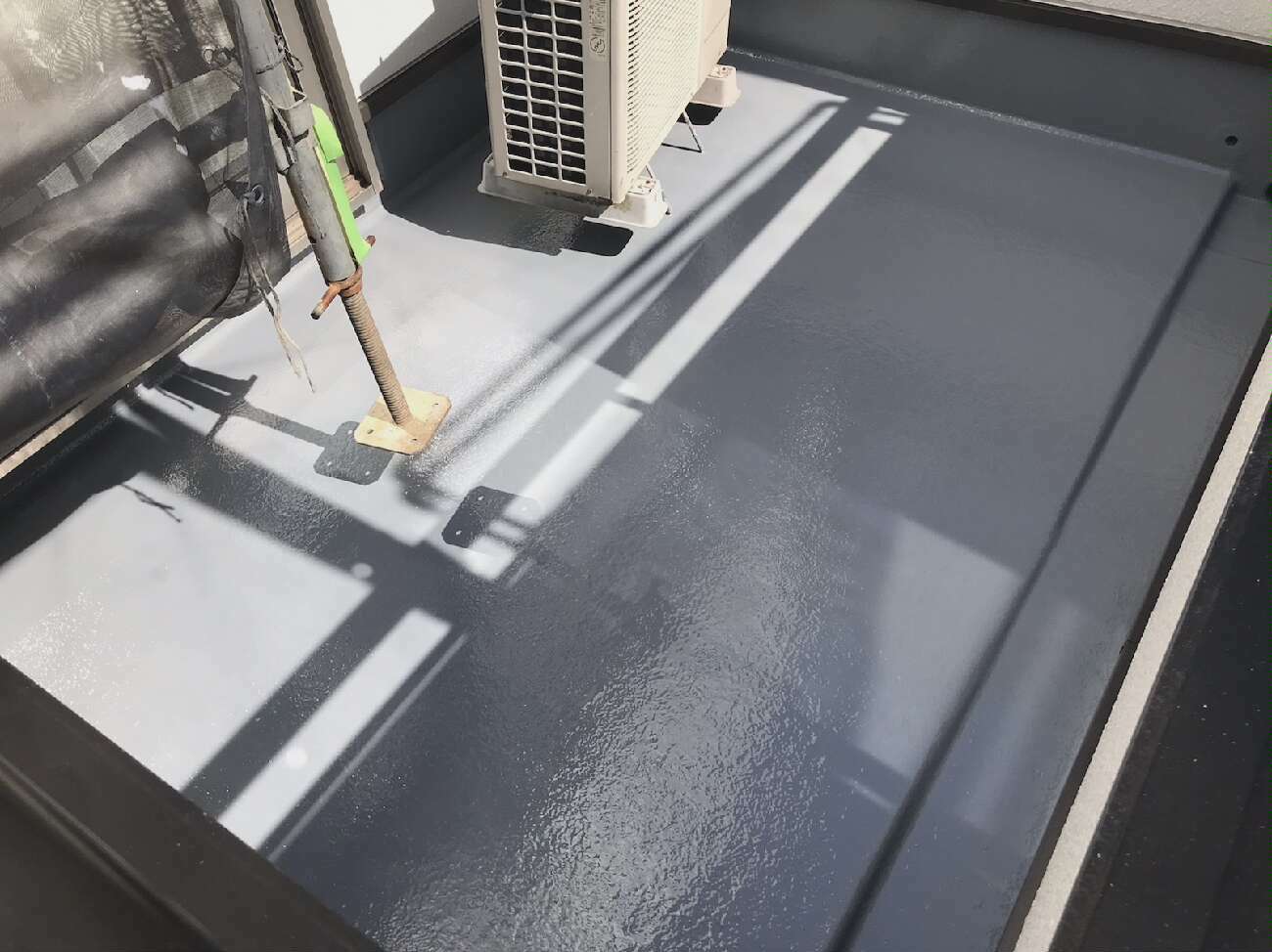 ベランダ防水のトップコートの塗り替え