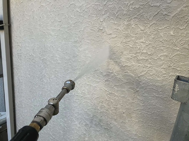 外壁塗装前の高圧洗浄で汚れを除去