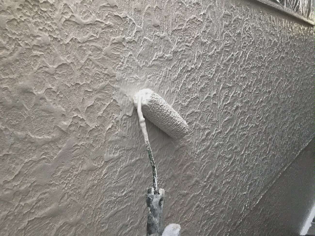 外壁塗装の中塗り