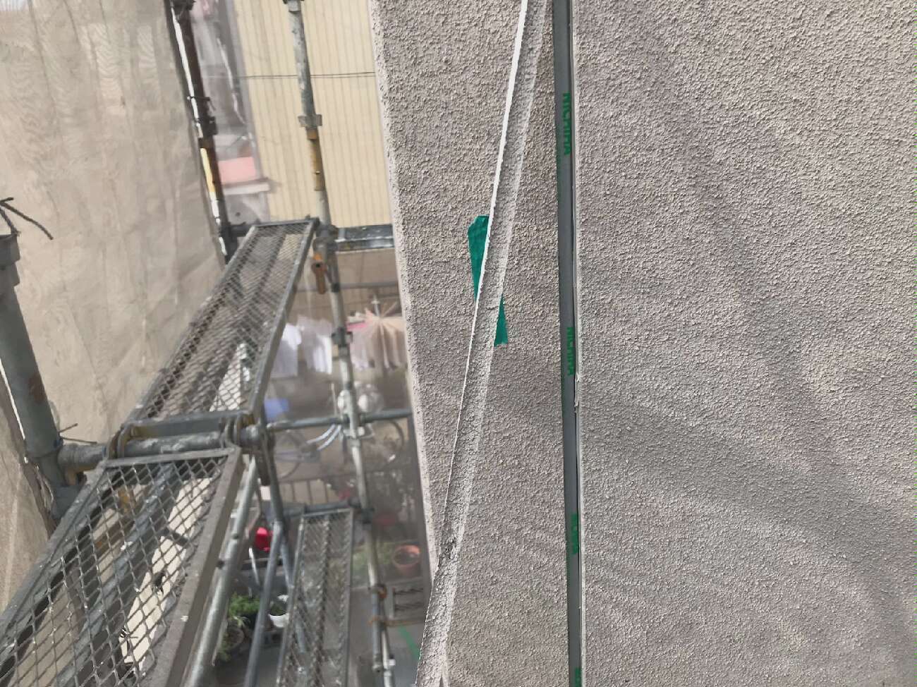 既存のコーキングを撤去